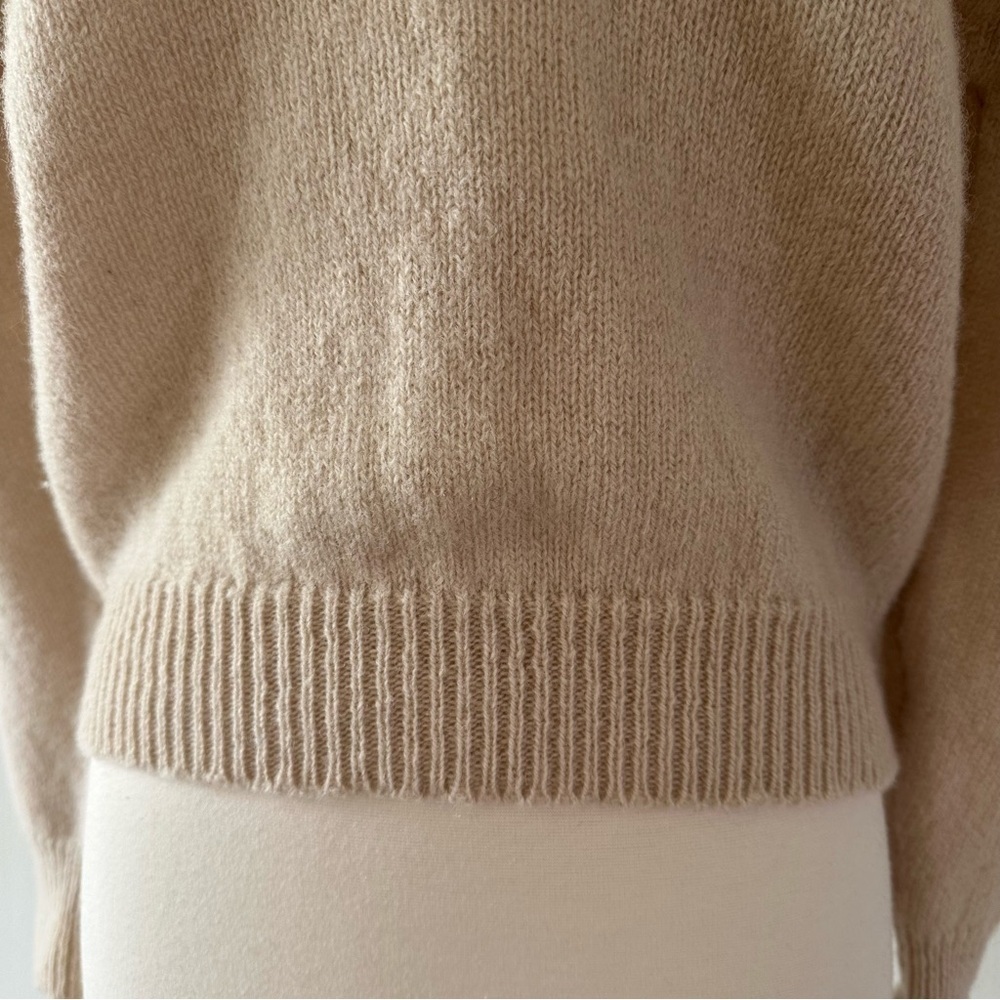 Vintage The Eagle’s Eye 100% Wool Neutral Knit V neck Sweater S - Picture 5 of 7